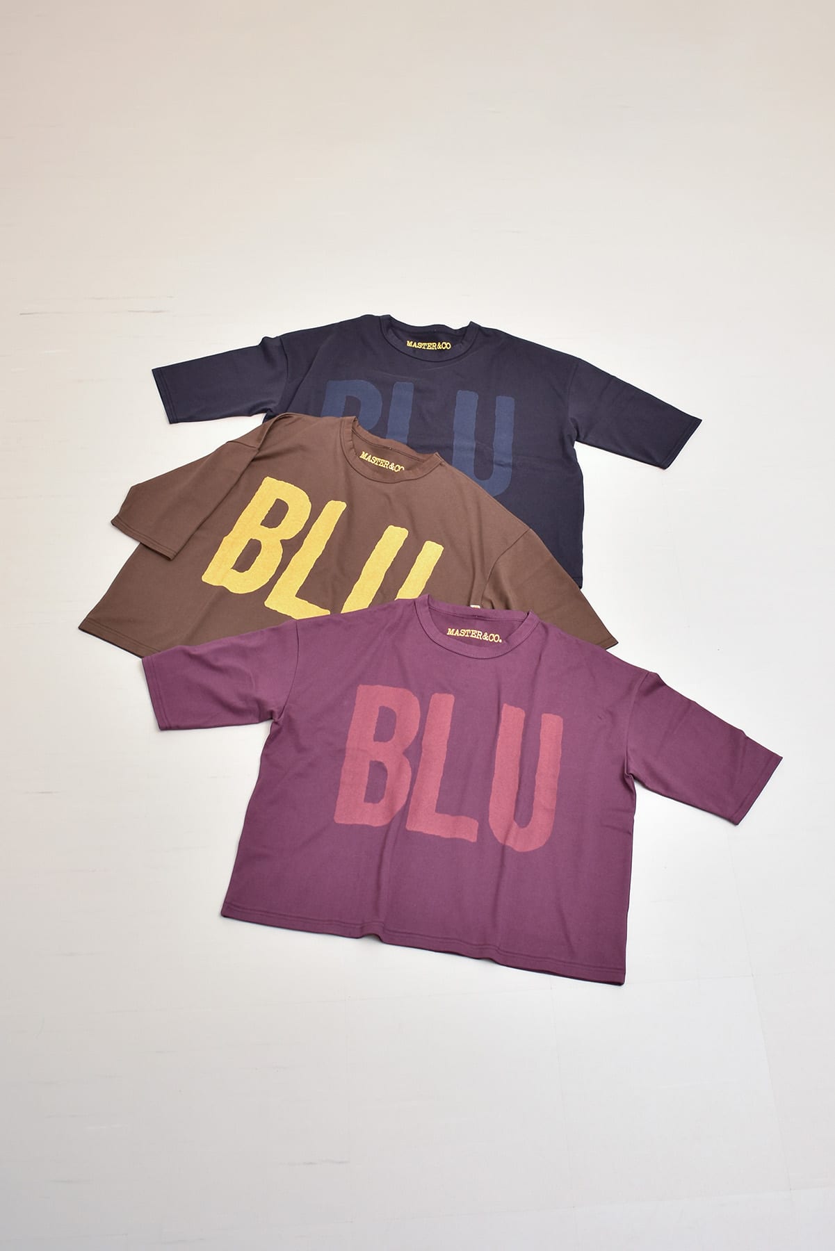 M&Co.×.rooms BLU TEE