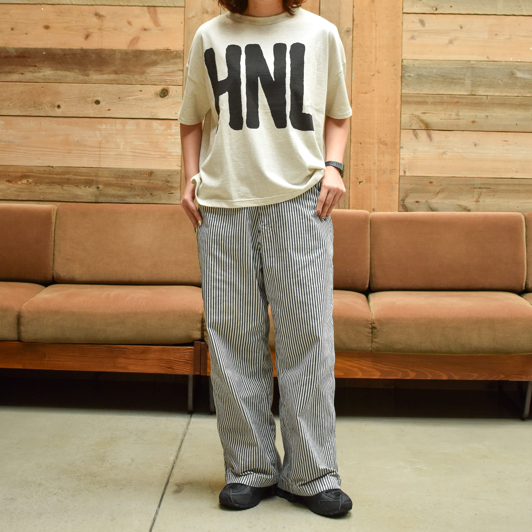 HNL T-shirt オフホワイト×ブラック 着用