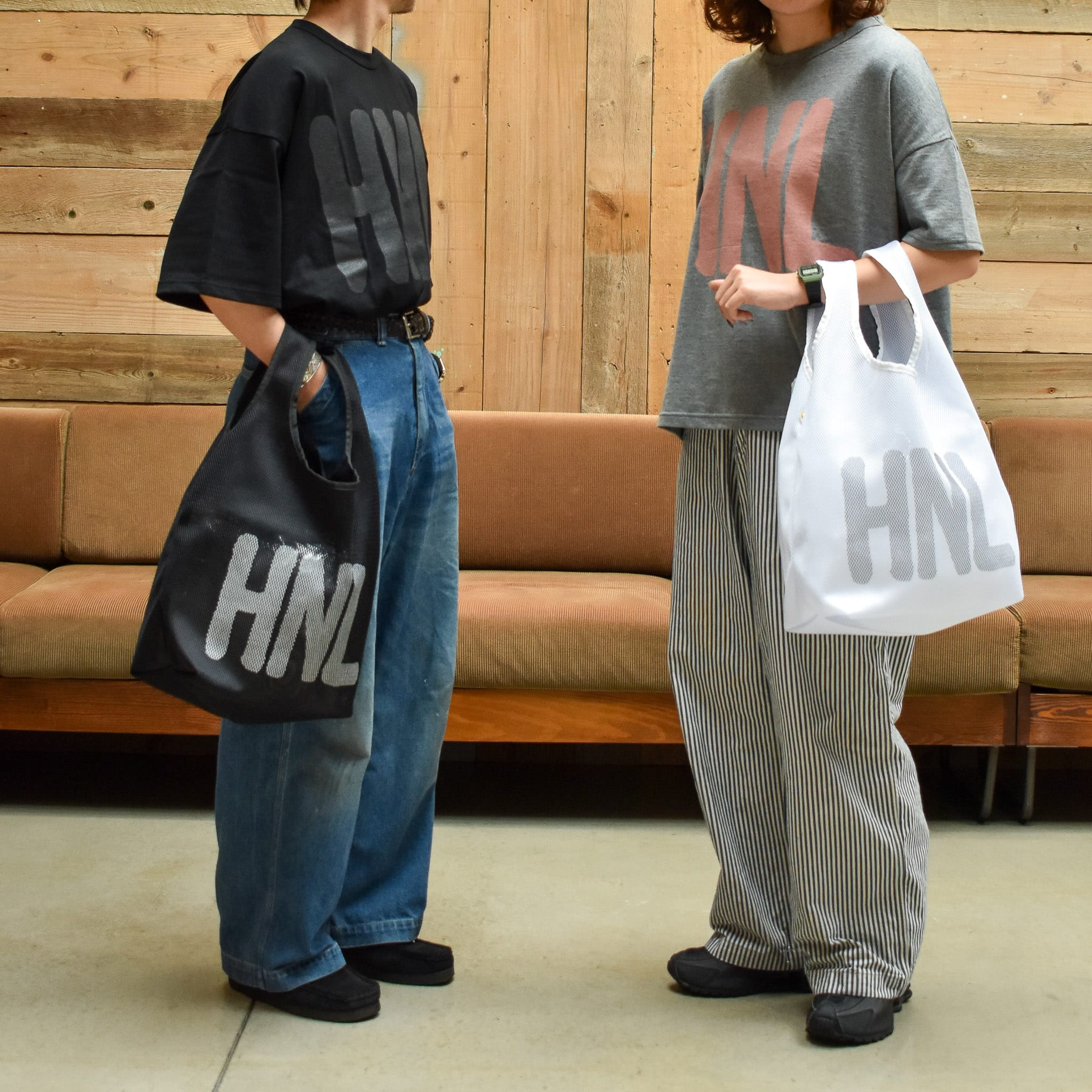 HNL T-shirt × Mesh Bag 組み合わせ