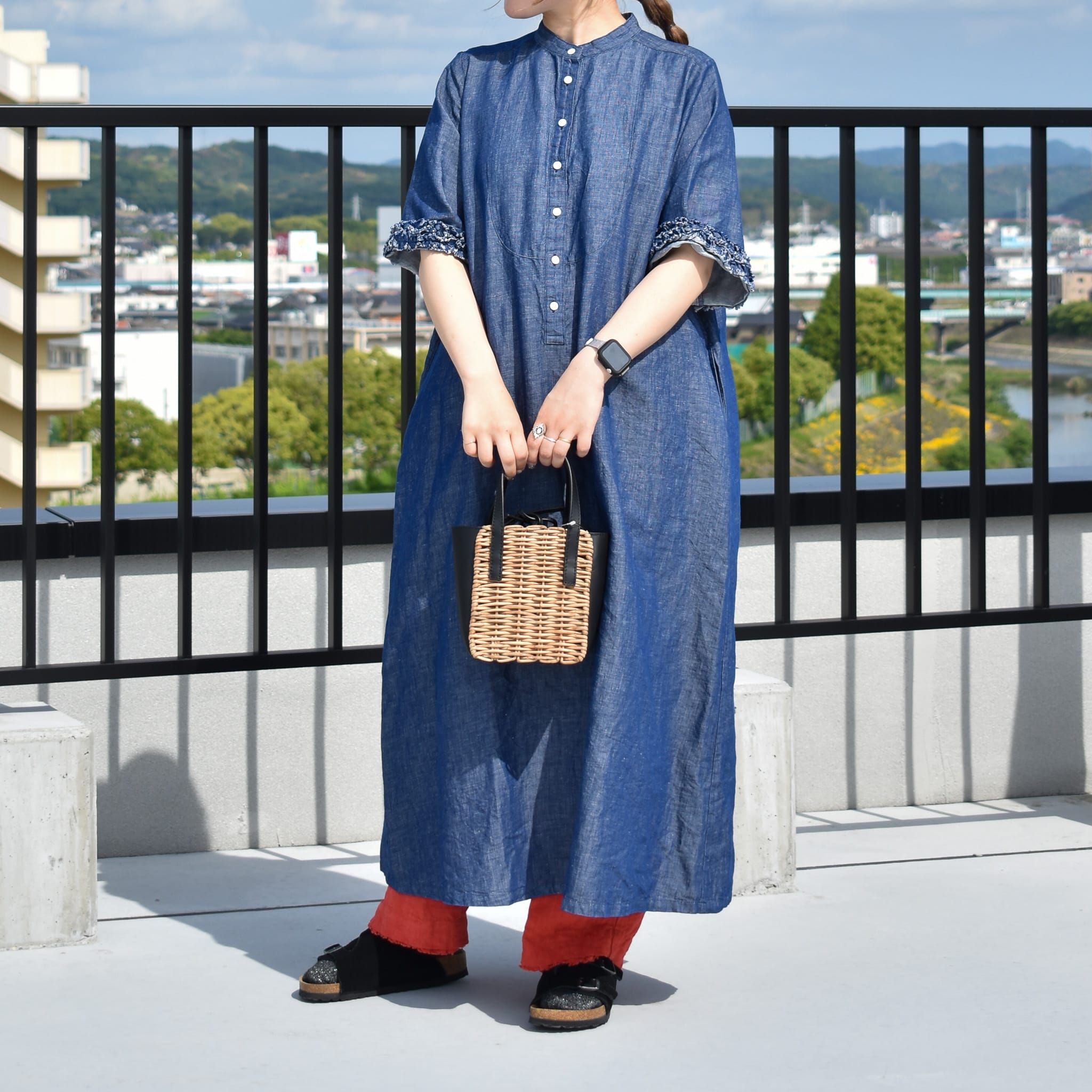 スタイル03 袖フリルワンピース コットンリネン インディゴ × 裾フリルパンツ レッド