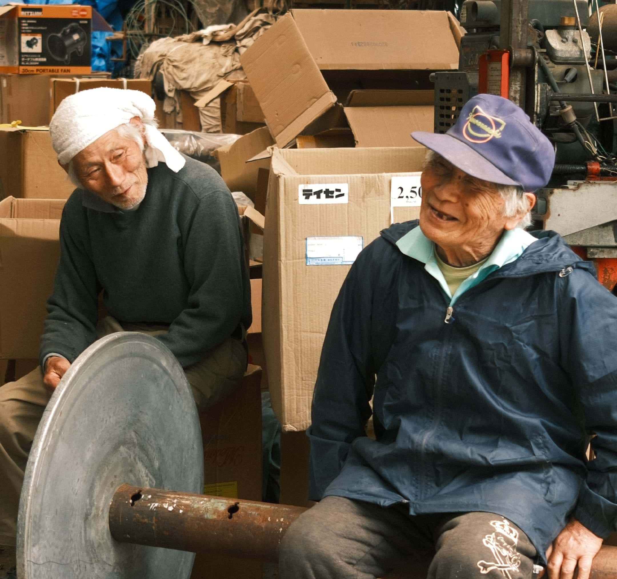 80歳を超えても織機の音で異常を聞き分ける職人のお二人