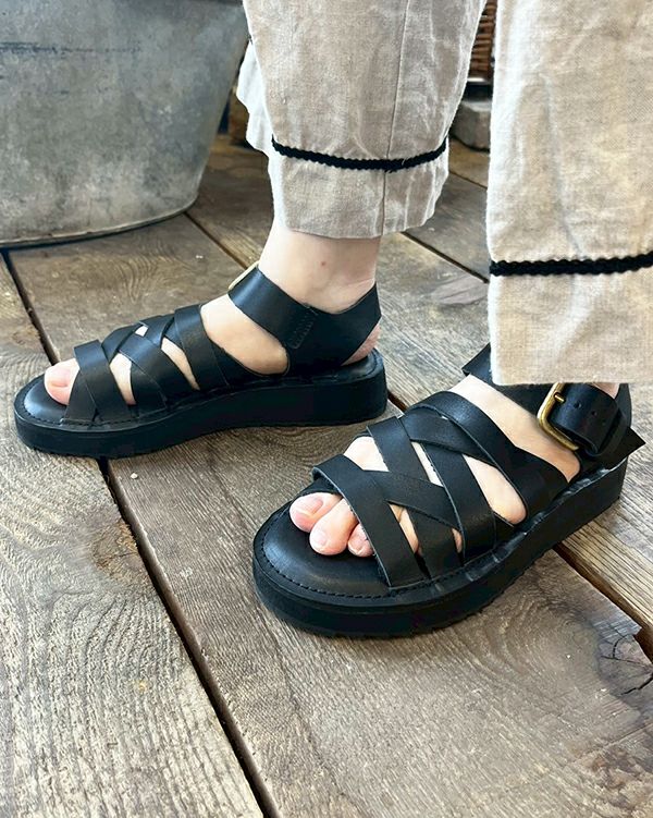 フランス⭐で ブルーのお店で バックと靴を揃えて買った⭐ローヒール靴です OSHINO | T&S 5530 OSHINO | LEGEND WALKER | スーツケース