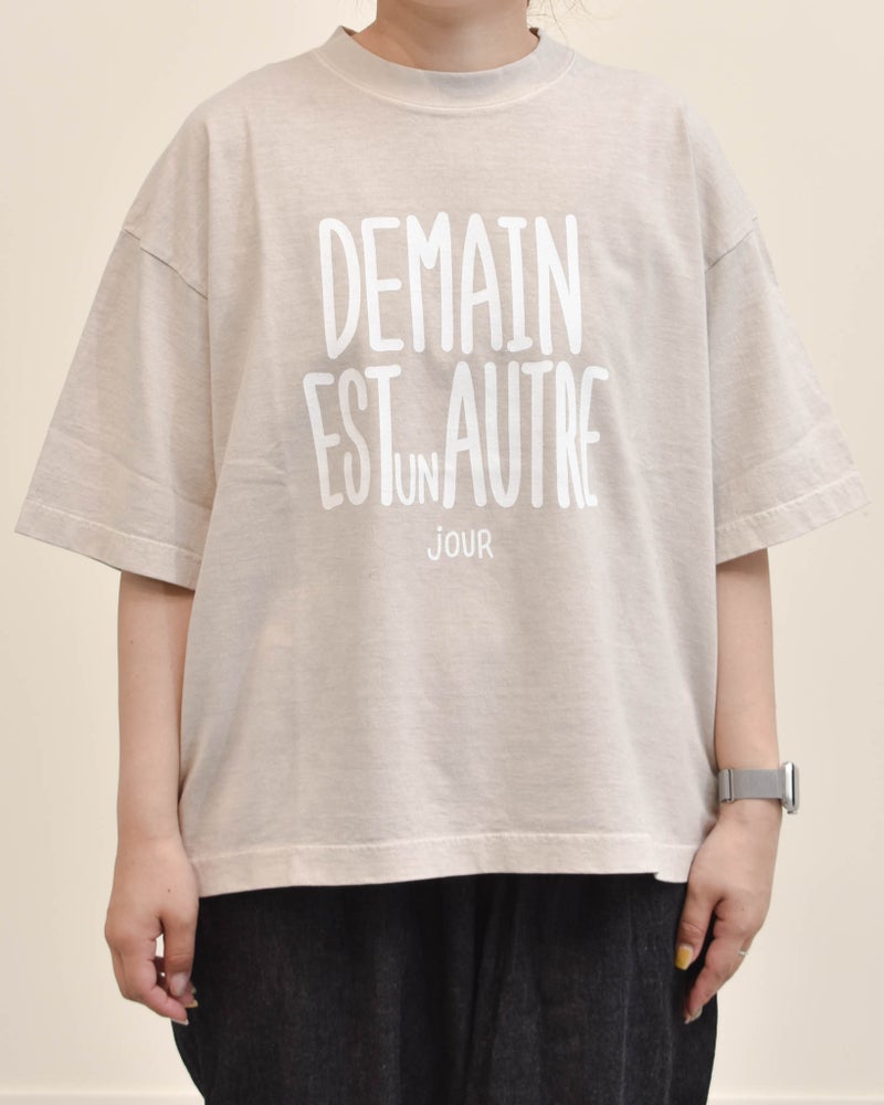 TROIS プリントT DEMAIN